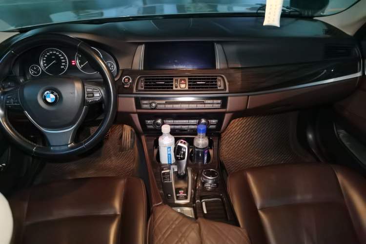 Used BMW 5 Series 2014 525Li Luxury Design Package Center Console