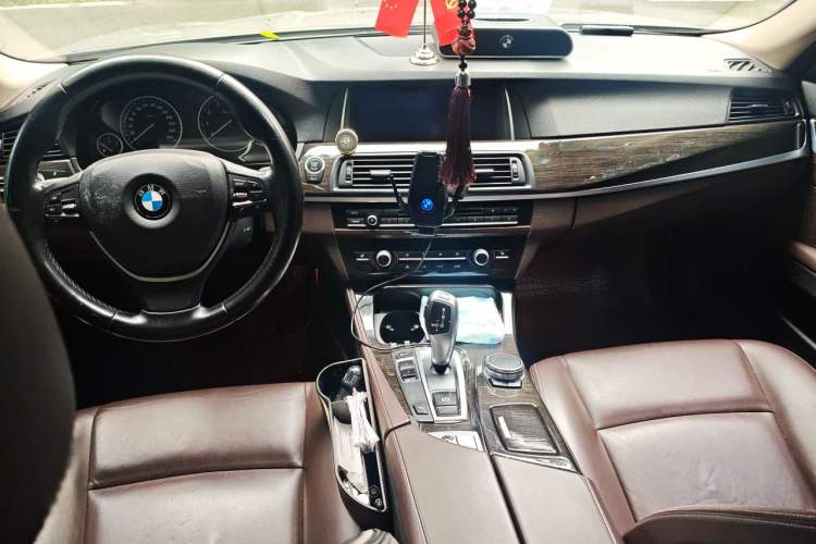 Used BMW 5 Series 2014 525Li Luxury Design Package Center Console