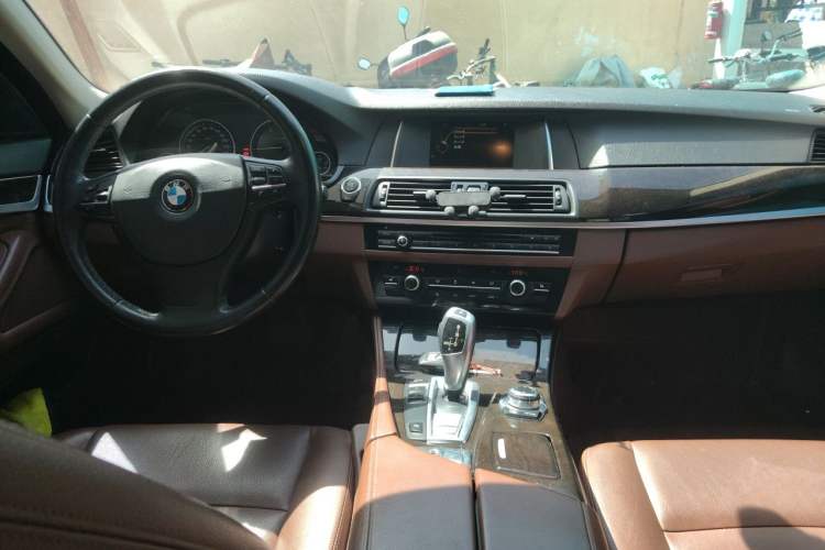 Used BMW 5 Series 2014 525Li Leading Model Center Console