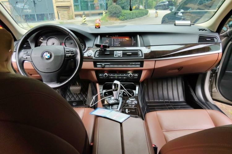 Used BMW 5 Series 2014 525Li Leading Model Center Console