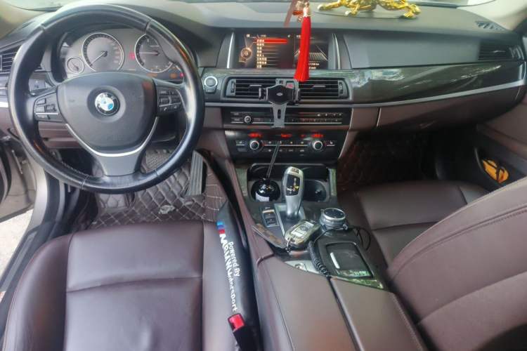 Used BMW 5 Series 2014 525Li Luxury Design Package Center Console
