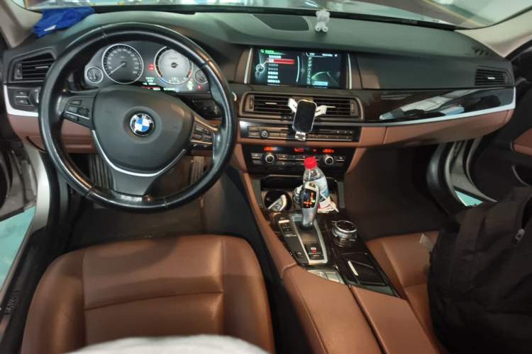 Used BMW 5 Series 2014 528Li Leading Model Center Console