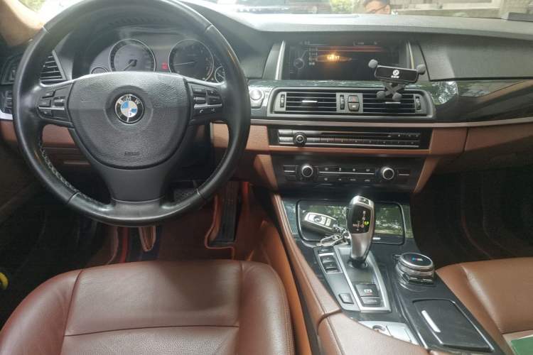 Used BMW 5 Series 2014 520Li Elegant Model Center Console