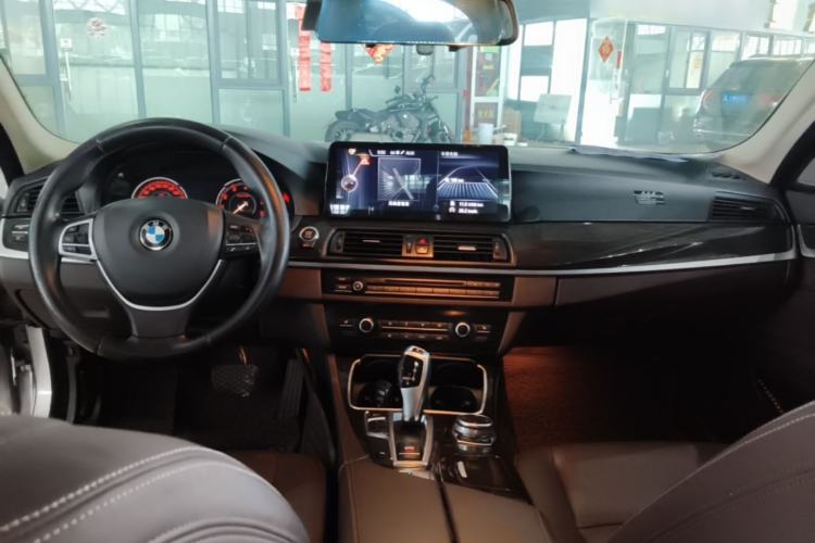 Used BMW 5 Series 2014 525Li Luxury Design Package Center Console