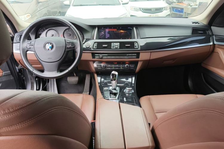 Used BMW 5 Series 2014 520Li Elegant Model Center Console