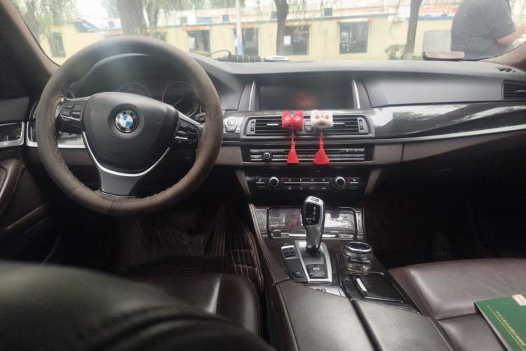 Used BMW 5 Series 2014 525Li Luxury Design Package Center Console