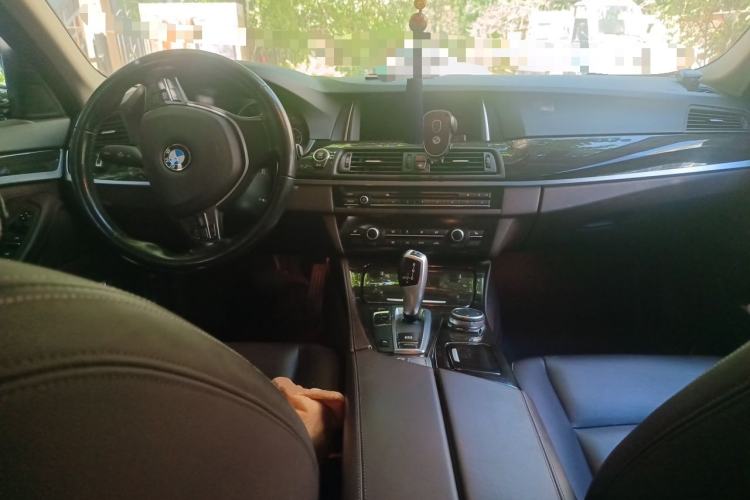 Used BMW 5 Series 2014 525Li Luxury Design Package Center Console