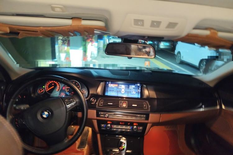 Used BMW 5 Series 2014 520Li Elegant Model Center Console