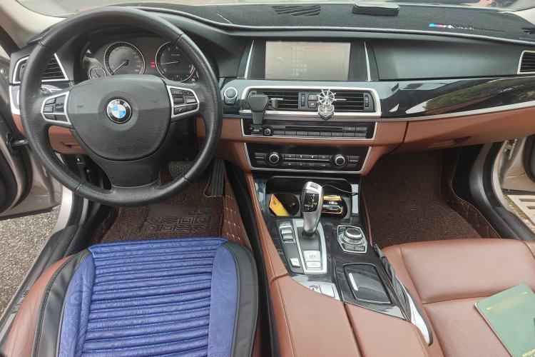 Used BMW 5 Series 2014 520Li Elegant Model Center Console