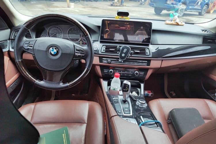 Used BMW 5 Series 2014 520Li Elegant Model Center Console