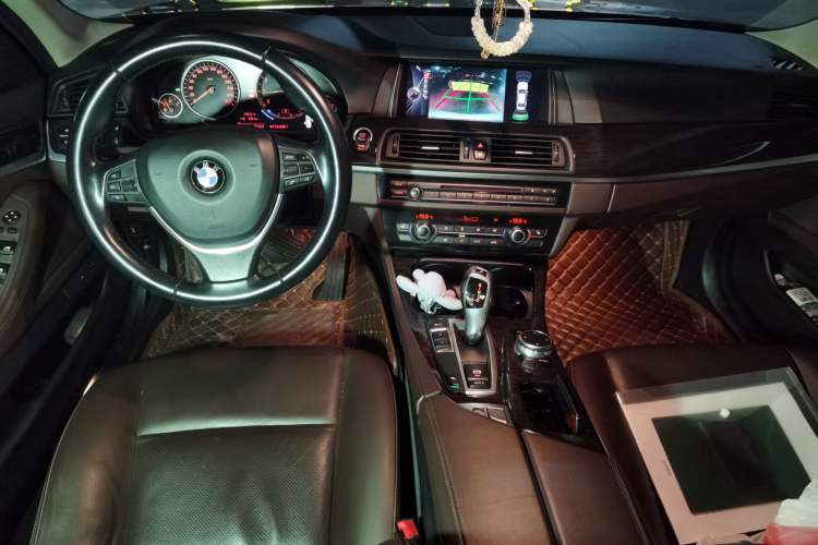 Used BMW 5 Series 2014 525Li Luxury Design Package Center Console