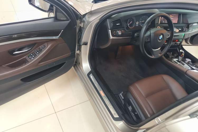 Used BMW 5 Series 2014 525Li Luxury Design Package Driver Seat