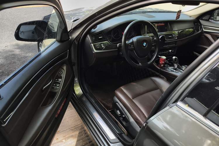 Used BMW 5 Series 2014 525Li Luxury Design Package Driver Seat