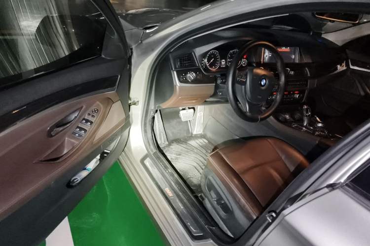 Used BMW 5 Series 2014 525Li Luxury Design Package Driver Seat