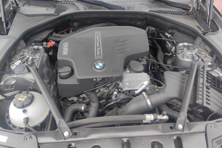 Used BMW 5 Series 2014 528Li Leading Model Engine Bay