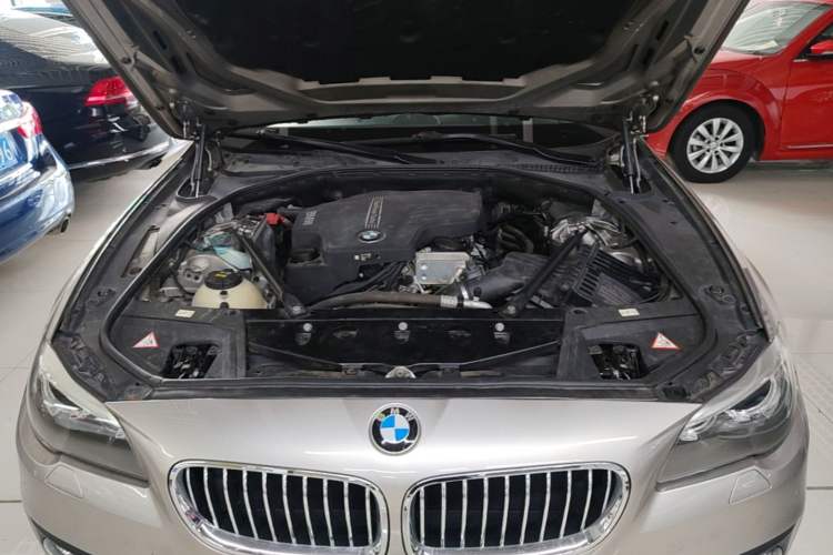 Used BMW 5 Series 2014 520Li Elegant Model Engine Bay