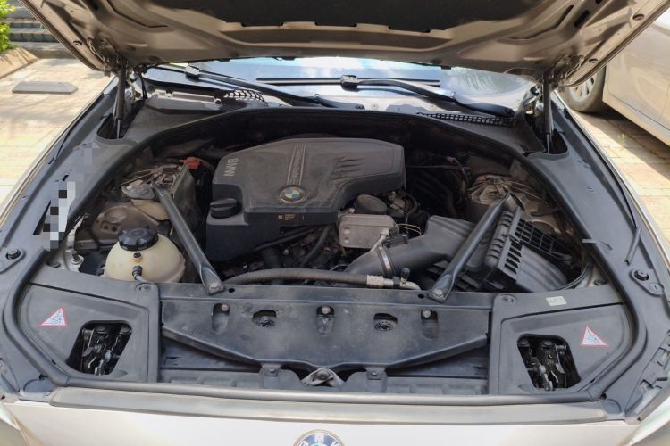 Used BMW 5 Series 2014 525Li Leading Model Engine Bay