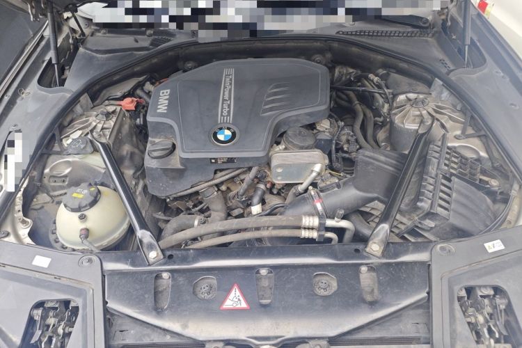 Used BMW 5 Series 2014 525Li Leading Model Engine Bay
