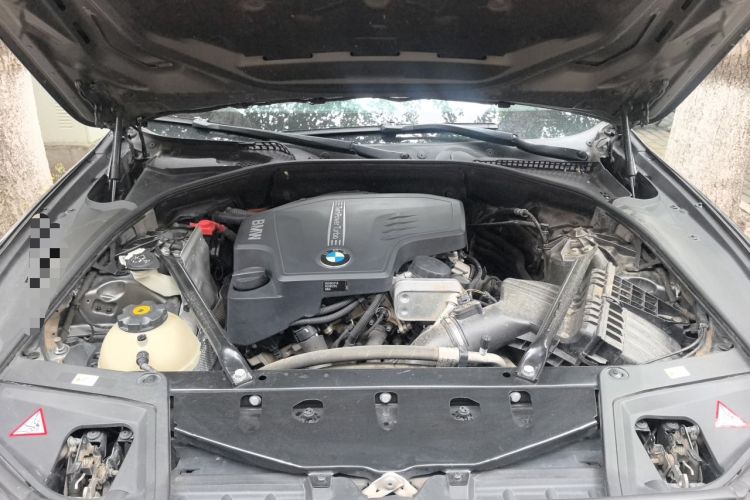 Used BMW 5 Series 2014 525Li Leading Model Engine Bay