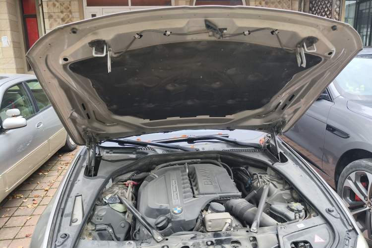 Used BMW 5 Series 2014 535i Design Package Model Engine Bay
