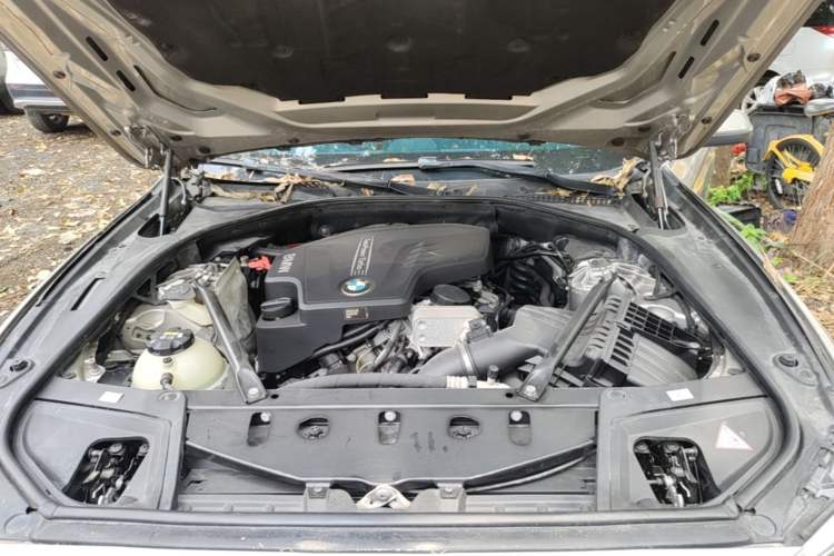 Used BMW 5 Series 2014 520Li Elegant Model Engine Bay