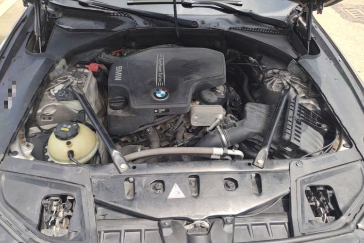 Used BMW 5 Series 2014 520Li Elegant Model Engine Bay