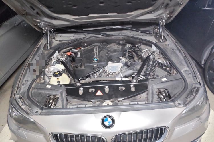 Used BMW 5 Series 2014 525Li Leading Model Engine Bay