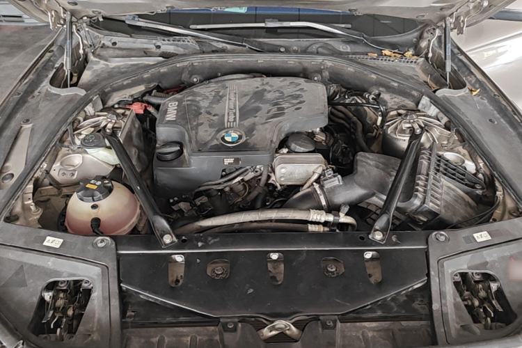 Used BMW 5 Series 2014 520Li Elegant Model Engine Bay