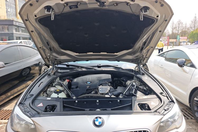 Used BMW 5 Series 2014 520Li Elegant Model Engine Bay