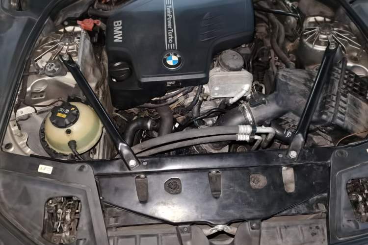 Used BMW 5 Series 2014 525Li Luxury Design Package Engine Bay