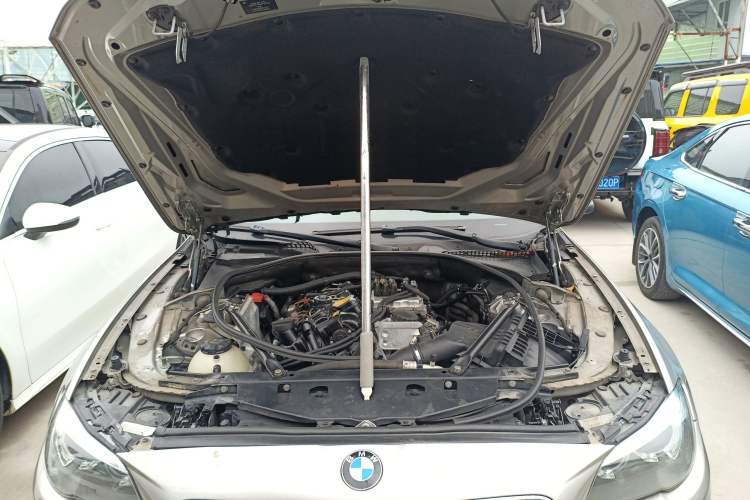 Used BMW 5 Series 2014 525Li Leading Model Engine Bay
