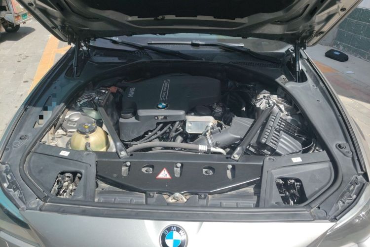 Used BMW 5 Series 2014 525Li Leading Model Engine Bay