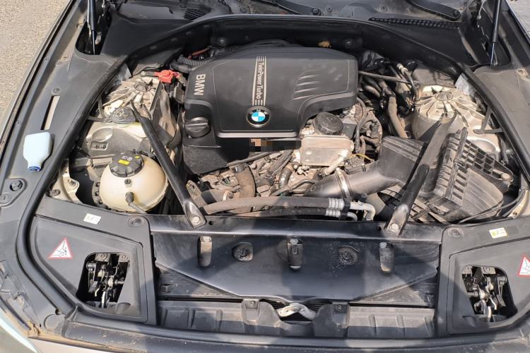 Used BMW 5 Series 2014 525Li Leading Model Engine Bay