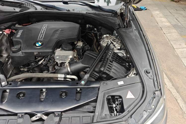 Used BMW 5 Series 2014 525Li Fashion Design Package Engine Bay Left