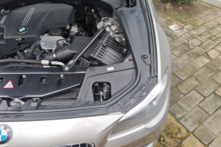 Used BMW 5 Series 2014 525Li Luxury Design Package Engine Bay Left