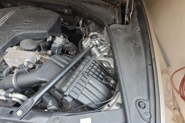 Used BMW 5 Series 2014 525Li Luxury Design Package Engine Bay Left