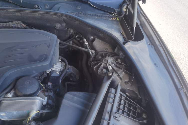 Used BMW 5 Series 2014 525Li Luxury Design Package Engine Bay Left