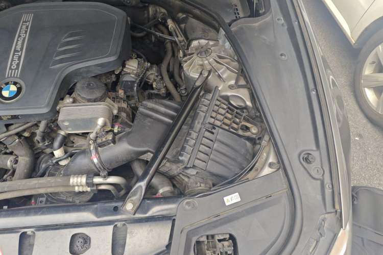 Used BMW 5 Series 2014 525Li Leading Model Engine Bay Left