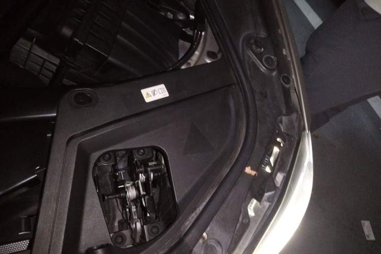 Used BMW 5 Series 2014 520Li Elegant Model Engine Bay Left
