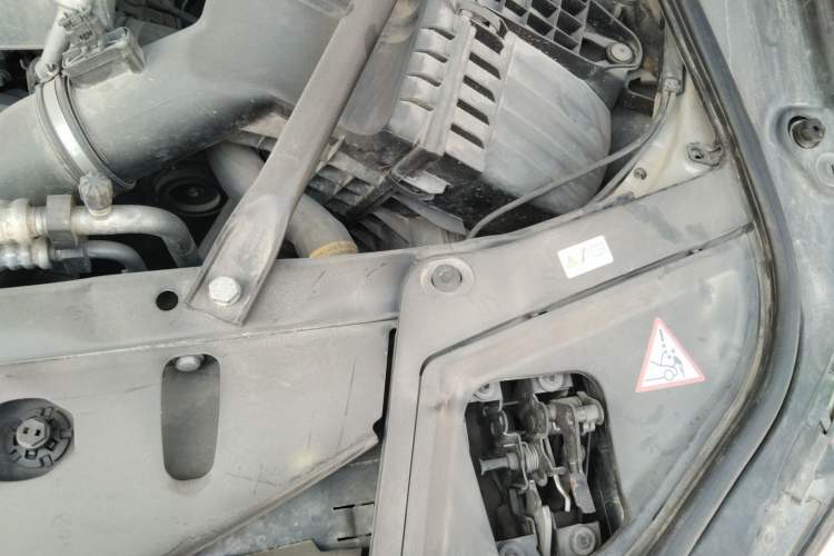 Used BMW 5 Series 2014 525Li Luxury Design Package Engine Bay Left