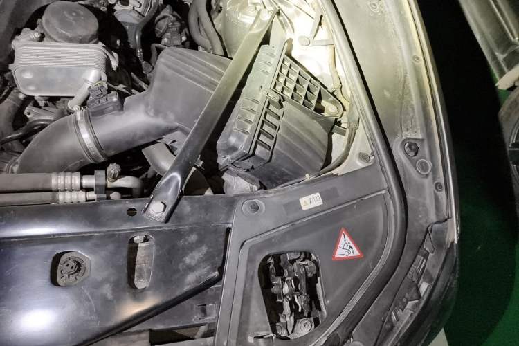 Used BMW 5 Series 2014 525Li Luxury Design Package Engine Bay Left