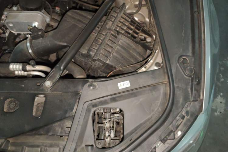 Used BMW 5 Series 2014 528Li Leading Model Engine Bay Left