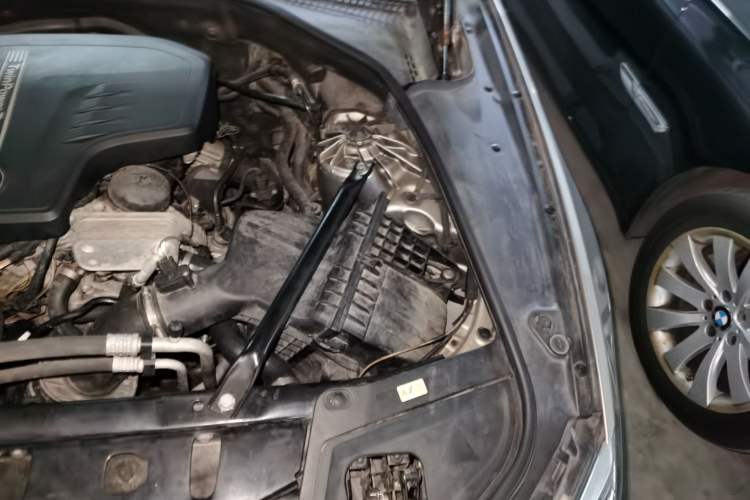 Used BMW 5 Series 2014 525Li Luxury Design Package Engine Bay Left