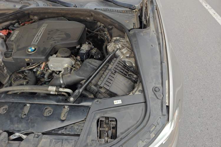 Used BMW 5 Series 2014 525Li Luxury Design Package Engine Bay Left