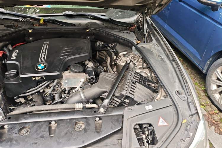 Used BMW 5 Series 2014 525Li Luxury Design Package Engine Bay Left