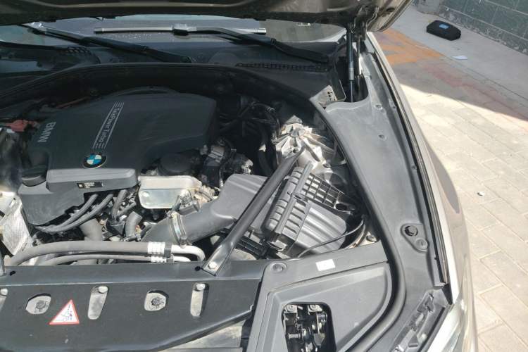 Used BMW 5 Series 2014 525Li Leading Model Engine Bay Left