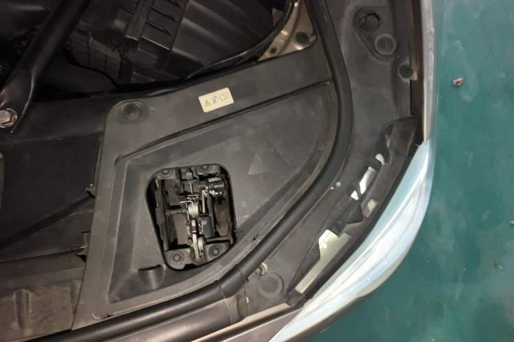 Used BMW 5 Series 2014 528Li Leading Model Engine Bay Left