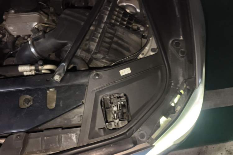 Used BMW 5 Series 2014 525Li Luxury Design Package Engine Bay Left