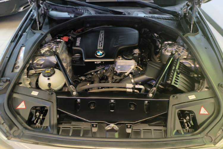 Used BMW 5 Series 2014 520Li Elegant Model Engine Bay