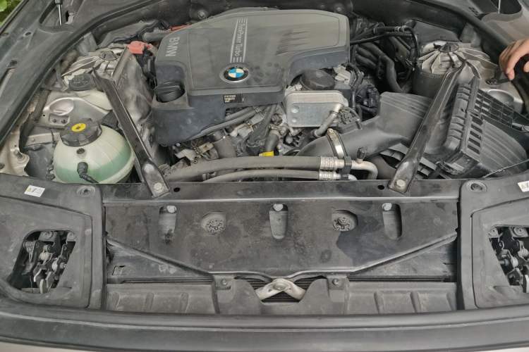 Used BMW 5 Series 2014 520Li Elegant Model Engine Bay